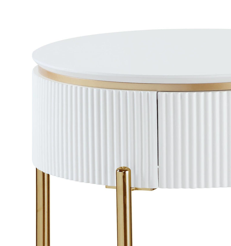 Daveigh - High Gloss End Table - Gold / White